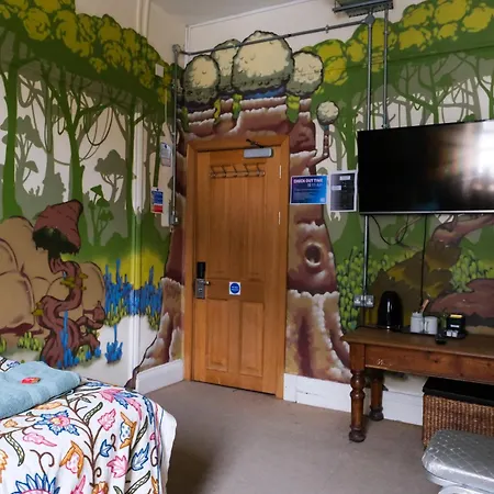 The Full Moon Backpackers *