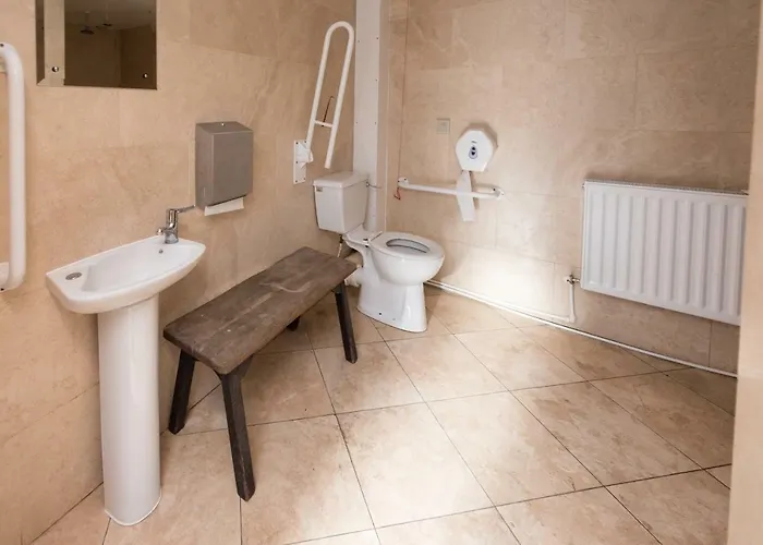 The Full Moon Backpackers Бристоль