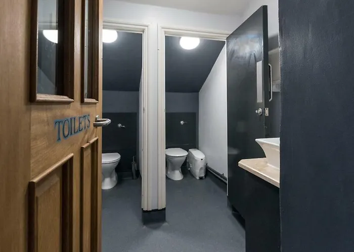 Хостел The Full Moon Backpackers *