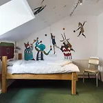 The Full Moon Backpackers Hostel *