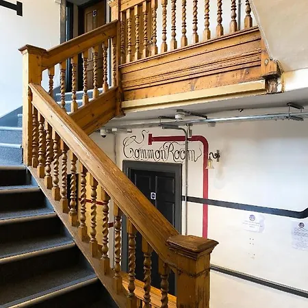 The Full Moon Backpackers ブリストル