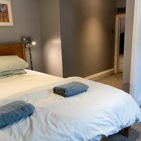 The Full Moon Backpackers Hostel *