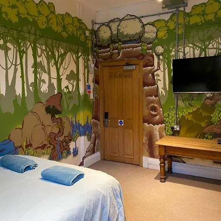 The Full Moon Backpackers Hostel