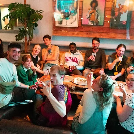 The Full Moon Backpackers ホステル