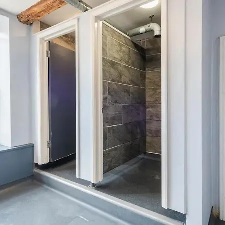 The Full Moon Backpackers Hostel Bristol