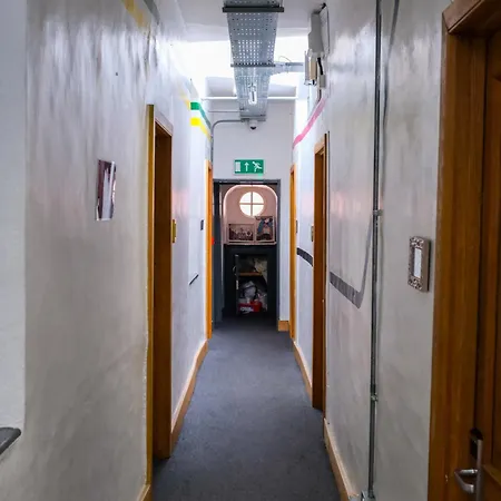 The Full Moon Backpackers * Bristol