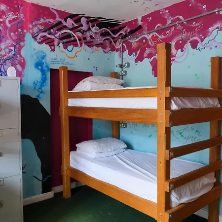 The Full Moon Backpackers Hostel *