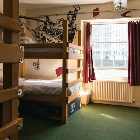 The Full Moon Backpackers Hostel *