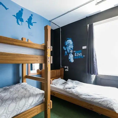 Hostel The Full Moon Backpackers *