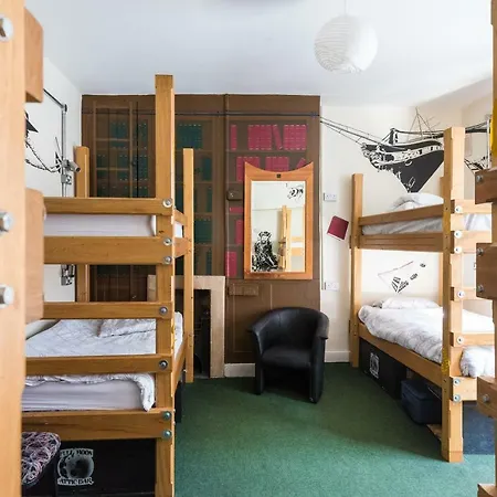 The Full Moon Backpackers *