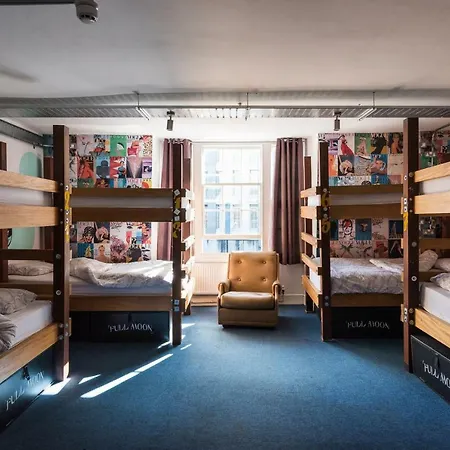 The Full Moon Backpackers * Bristol