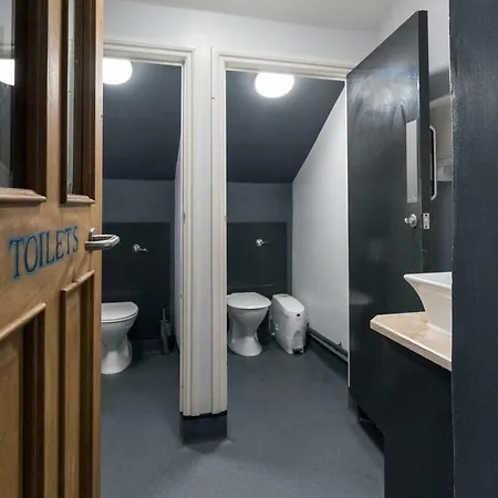 호스텔 The Full Moon Backpackers *