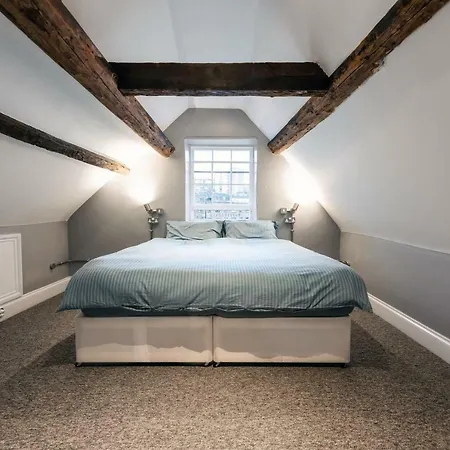 The Full Moon Backpackers