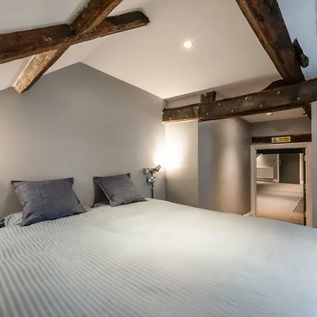 The Full Moon Backpackers *