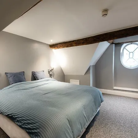 The Full Moon Backpackers *