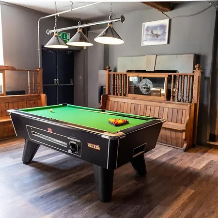 The Full Moon Backpackers * Bristol