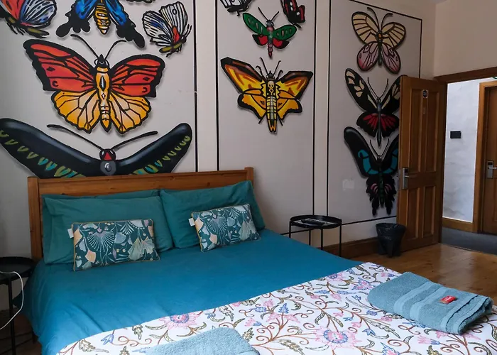 Хостел The Full Moon Backpackers