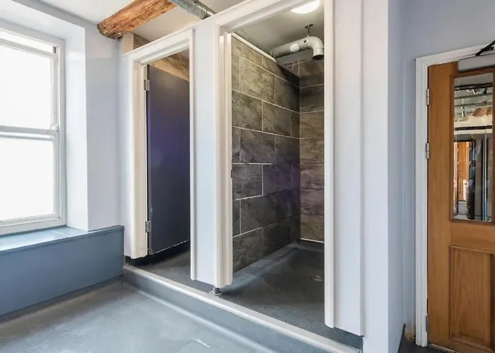 The Full Moon Backpackers Hostel Bristol