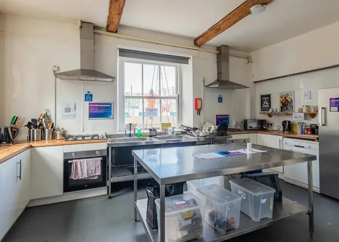 Хостел The Full Moon Backpackers *