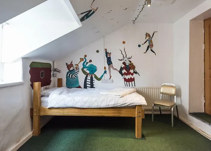 The Full Moon Backpackers Hostel *