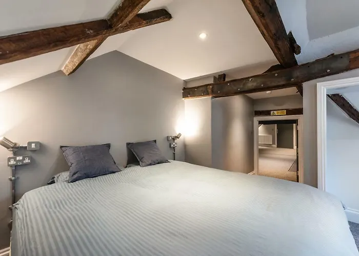 The Full Moon Backpackers *