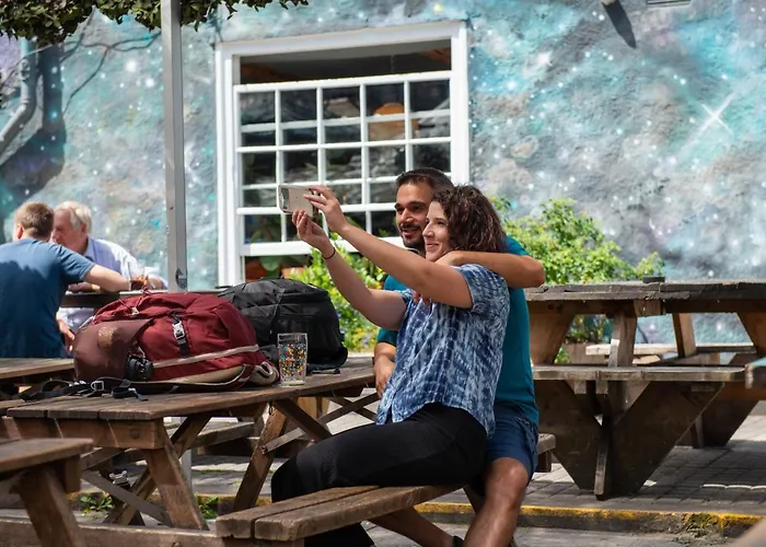 Хостел The Full Moon Backpackers