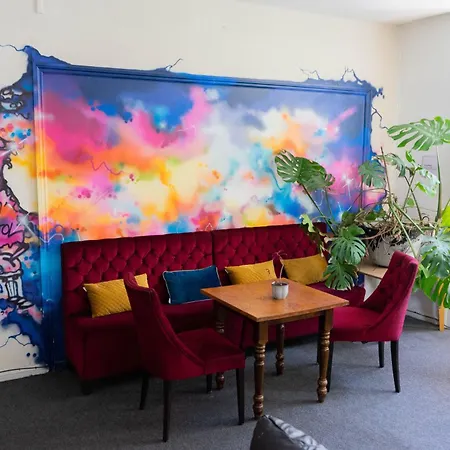 The Full Moon Backpackers Хостел *