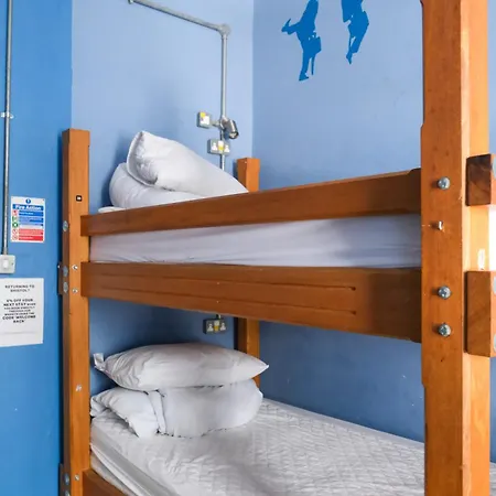 The Full Moon Backpackers