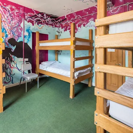 Хостел The Full Moon Backpackers *