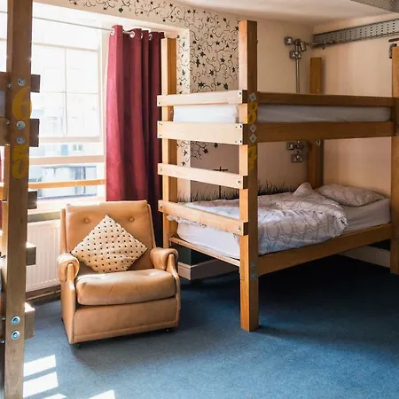 Хостел The Full Moon Backpackers *