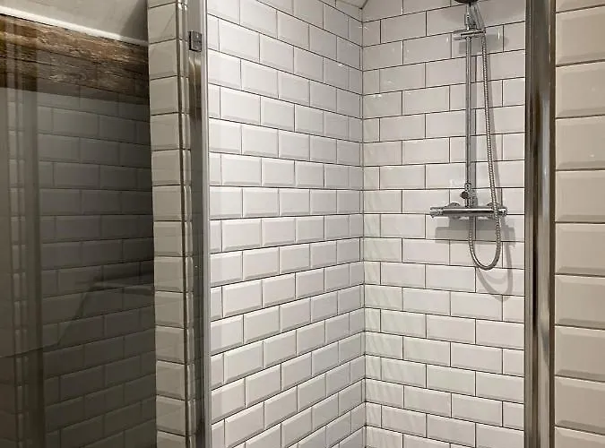 The Full Moon Backpackers Vandrarhem