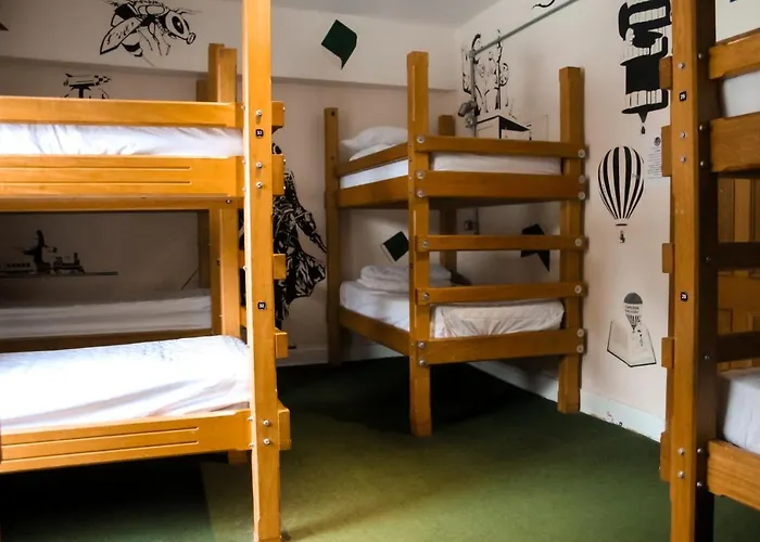 满月背包客旅馆 *