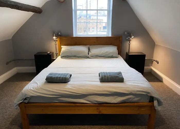 满月背包客旅馆