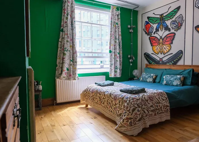 满月背包客旅馆 *