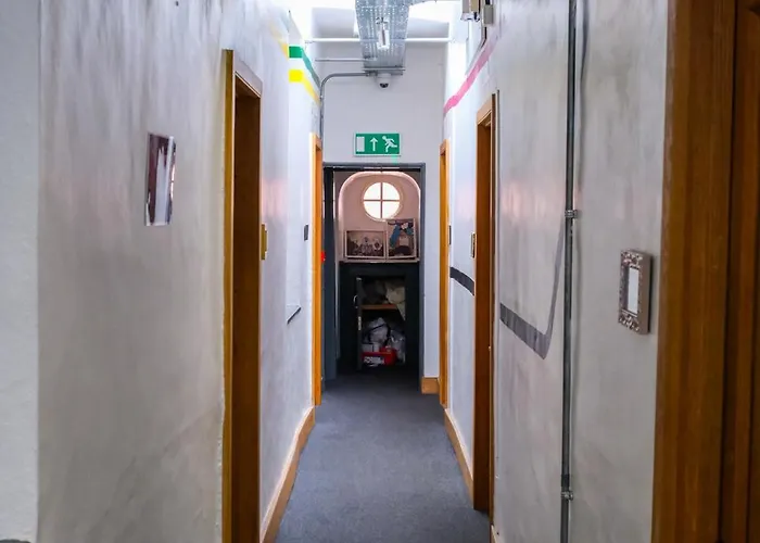 The Full Moon Backpackers * Bristol