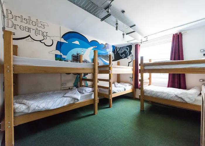 满月背包客旅馆 *