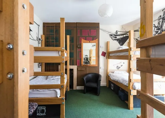 满月背包客旅馆 *