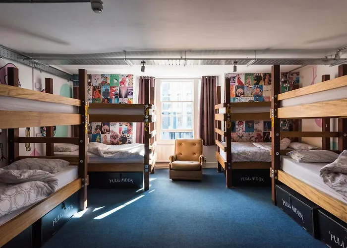 The Full Moon Backpackers * Bristol