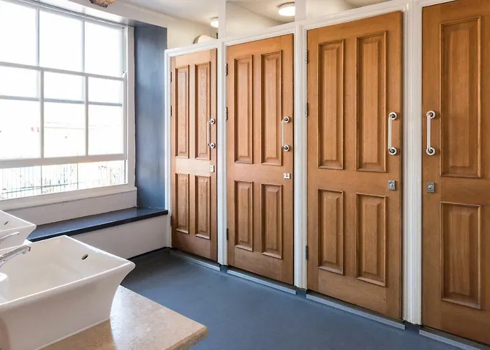 The Full Moon Backpackers * Bristol