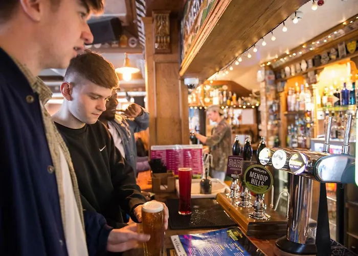 The Full Moon Backpackers Vandrarhem