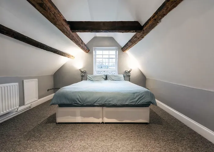 The Full Moon Backpackers