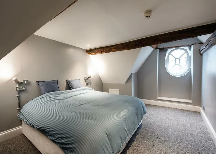 满月背包客旅馆 *