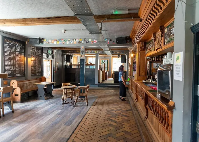 The Full Moon Backpackers * Bristol